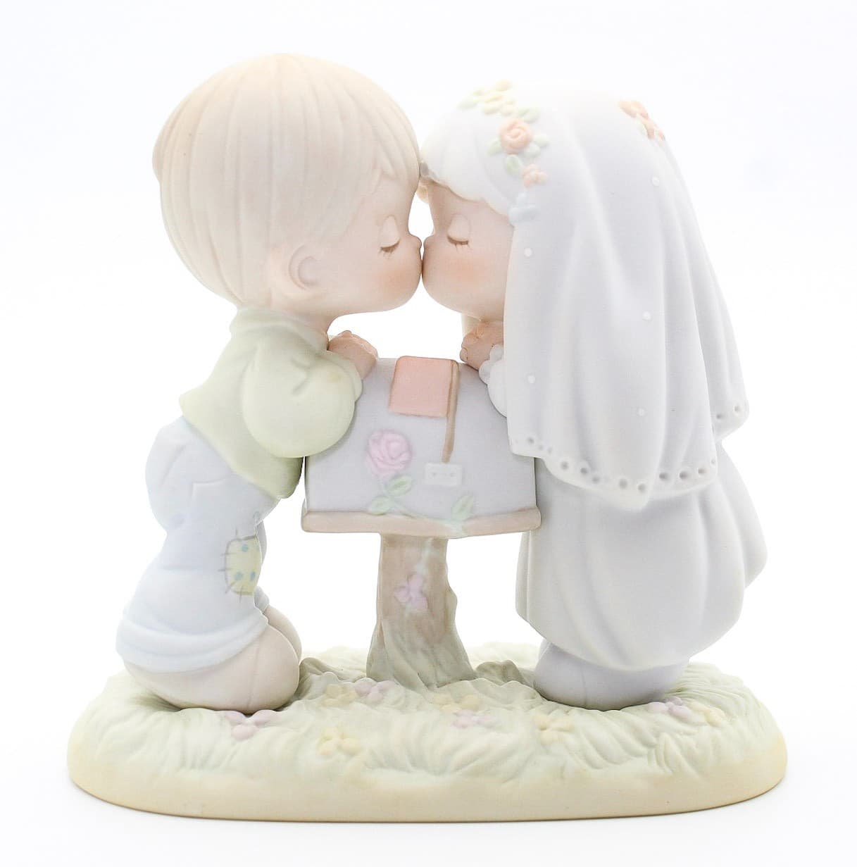 Precious Moments Sealed With A Kiss Enesco Porcelain Figurine 1992 - Thumbnail 8