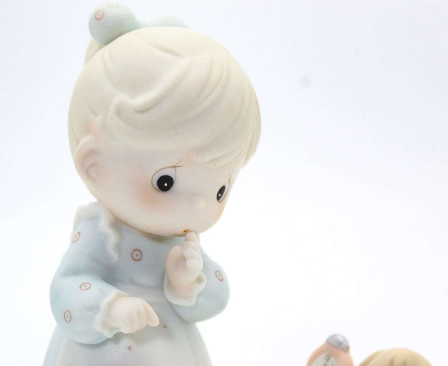 Precious Moments Growing In Grace, Age 12 Enesco Porcelain Figurine 1996 - Thumbnail 2