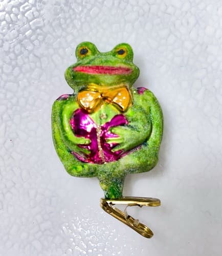 Vintage 1997 CHRISTOPHER RADKO Courtin Froggy Clip On Glass Christmas Ornament - Thumbnail 2