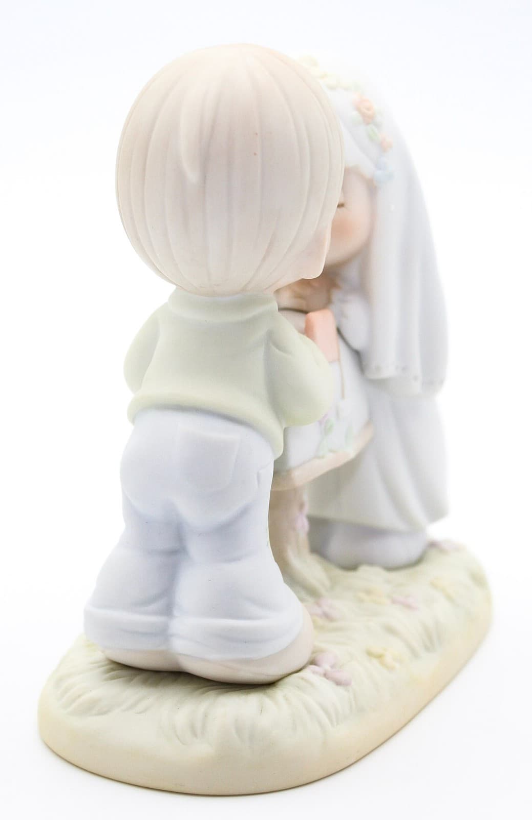 Precious Moments Sealed With A Kiss Enesco Porcelain Figurine 1992 - Thumbnail 4