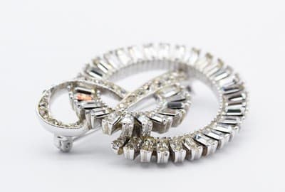 Vintage Silver Tone White Rhinestone Baguette Cut Spiral Motif Pin Brooch - Thumbnail 6