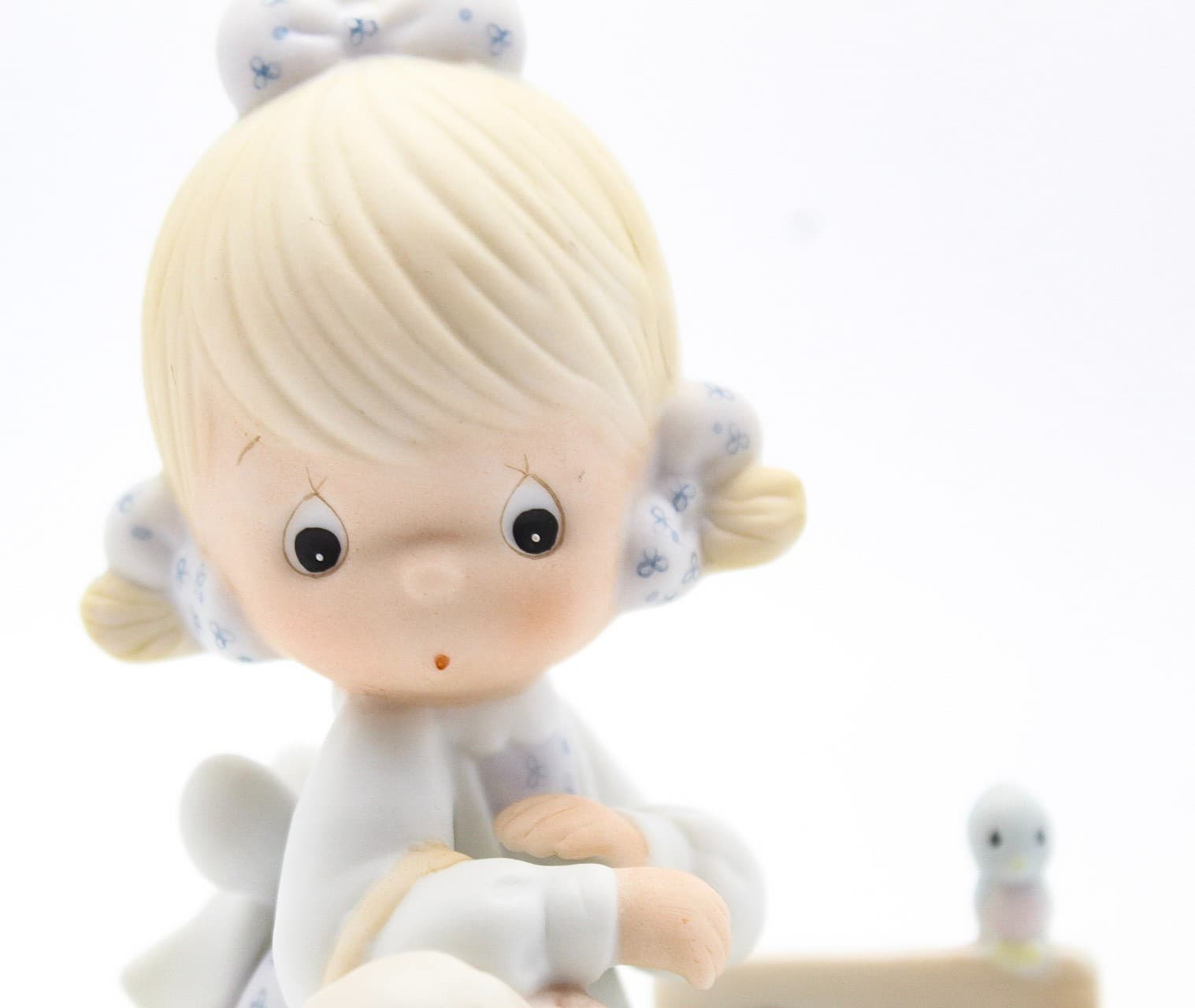Precious Moments July Enesco Porcelain Figurine 1988 - Thumbnail 4