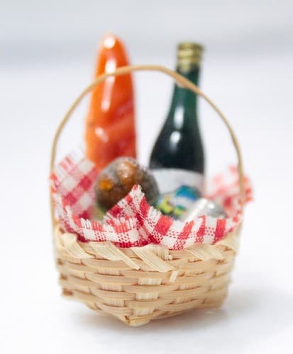 Vintage Dollhouse Miniature Picnic Wicker Basket w/ Wine & Bread Accessory - Thumbnail 4