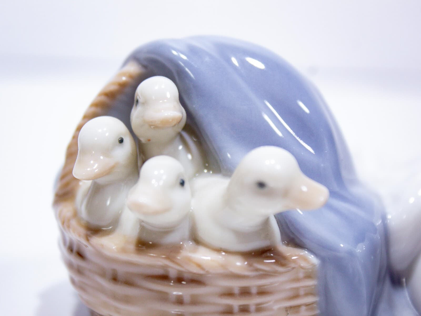 LLADRO Mother Duck With Ducklings Porcelain Figurine - Thumbnail 6