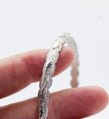 Vintage CROWN TRIFARI Designer Silver Tone Textured Leaf Motif Bangle Bracelet - Thumbnail 3