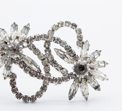 Vintage Looped Ribbon Motif Clear Rhinestone Floral Silver Tone Pin Brooch - Thumbnail 3