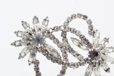 Vintage Looped Ribbon Motif Clear Rhinestone Floral Silver Tone Pin Brooch - Thumbnail 2