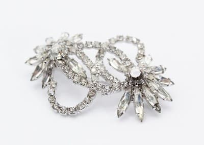 Vintage Looped Ribbon Motif Clear Rhinestone Floral Silver Tone Pin Brooch - Thumbnail 5