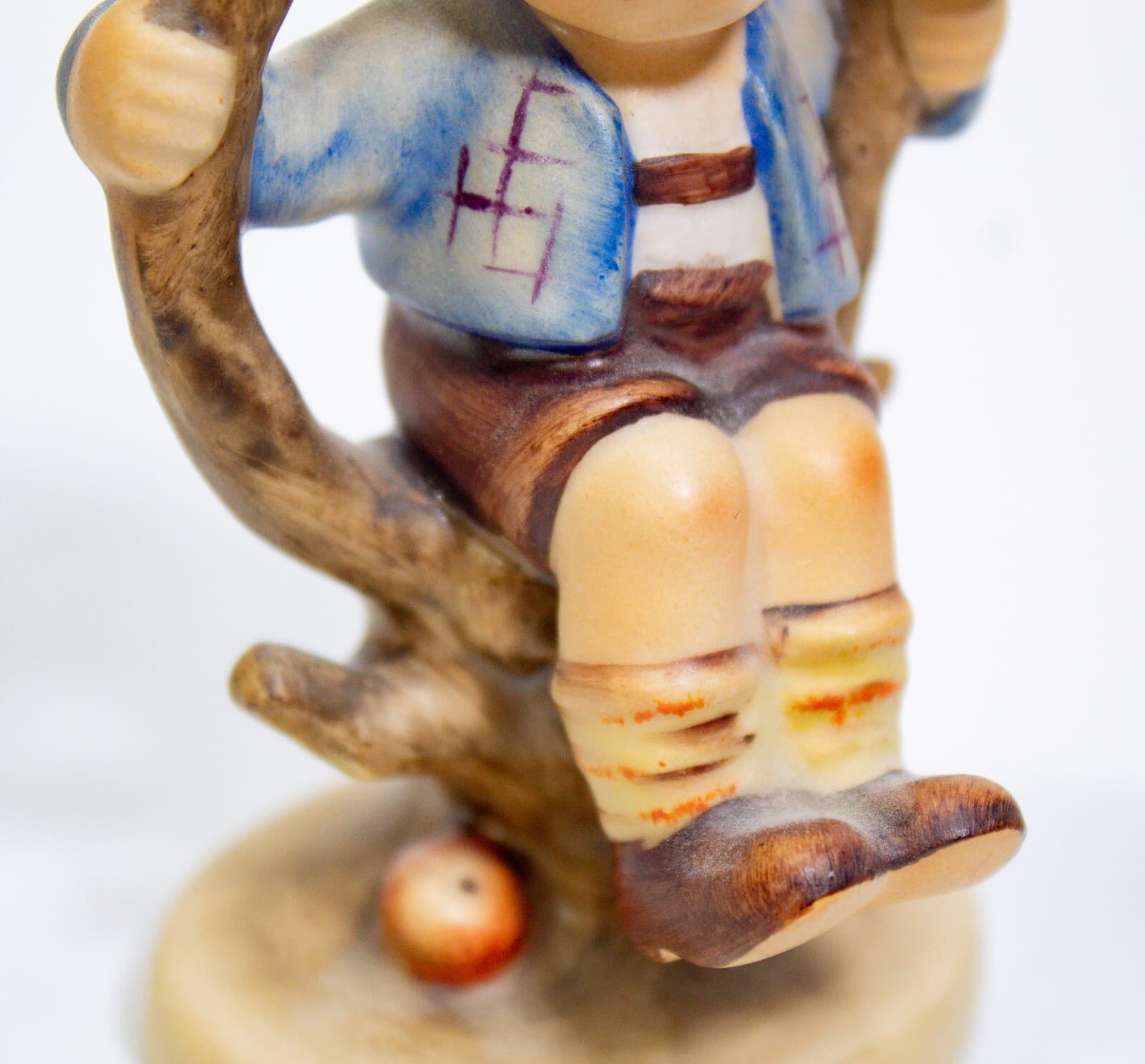 GOEBEL HUMMEL Germany Vintage "Apple Tree Boy" #142 Porcelain Figurine - Thumbnail 6