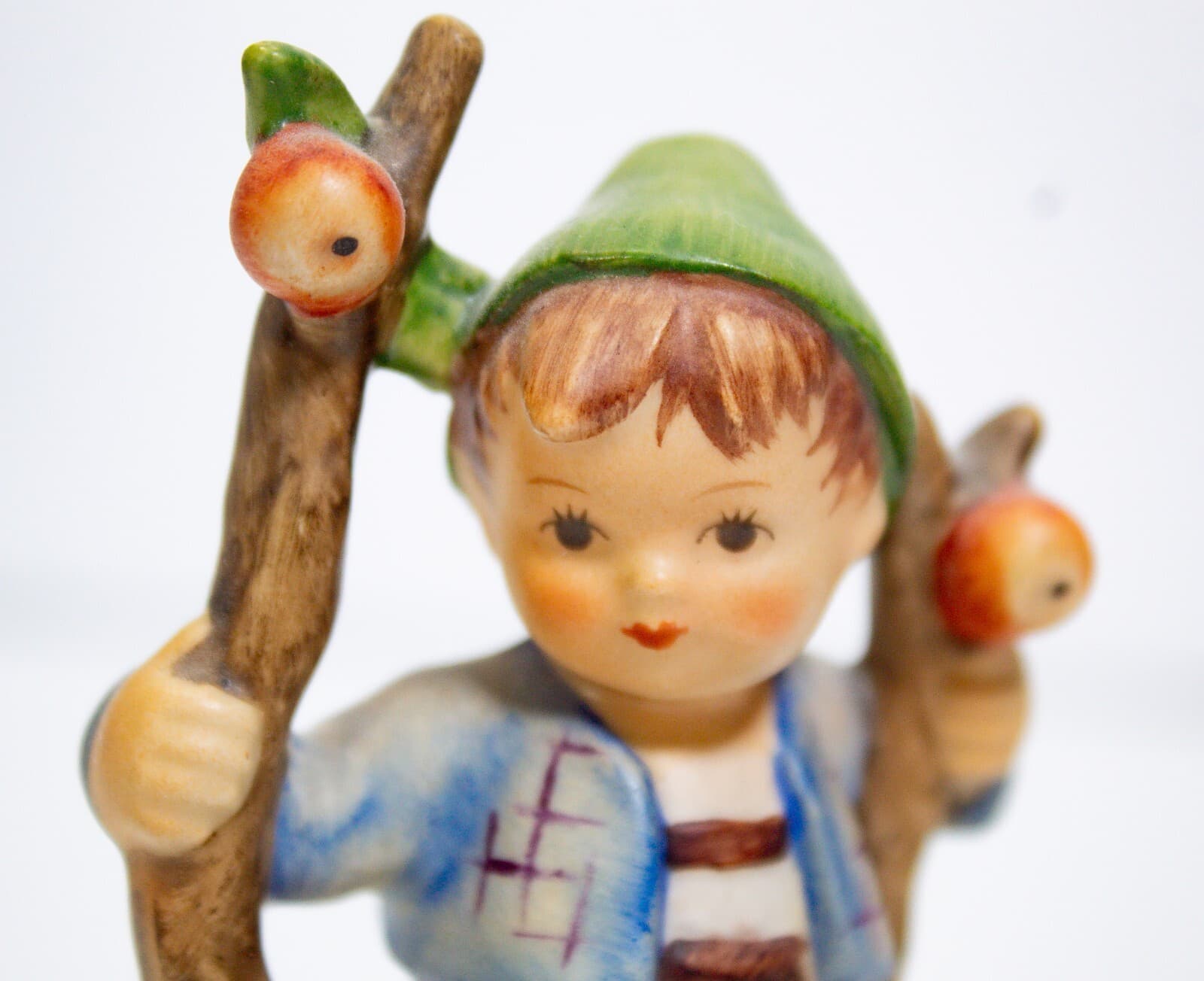 GOEBEL HUMMEL Germany Vintage "Apple Tree Boy" #142 Porcelain Figurine - Thumbnail 5