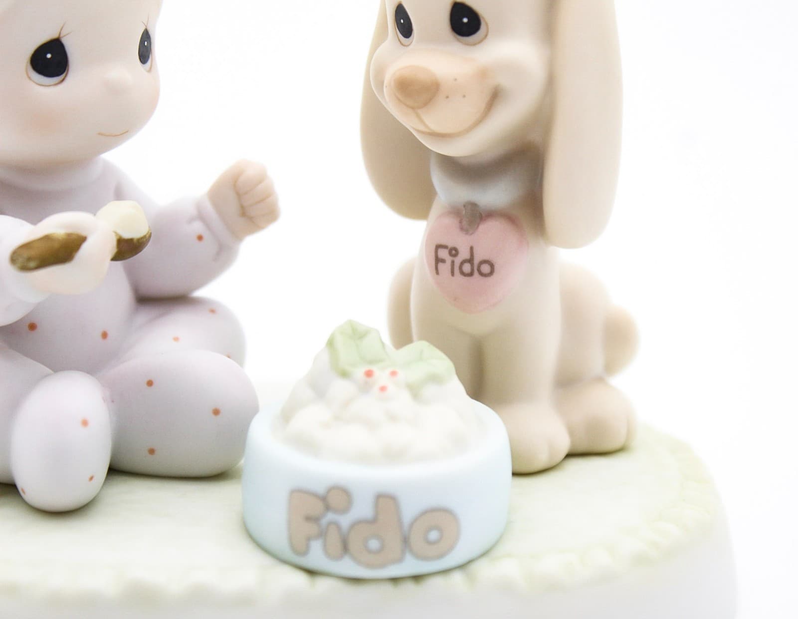 Precious Moments Sharing Our Christmas Together Enesco Porcelain Figurine 1997 - Thumbnail 5