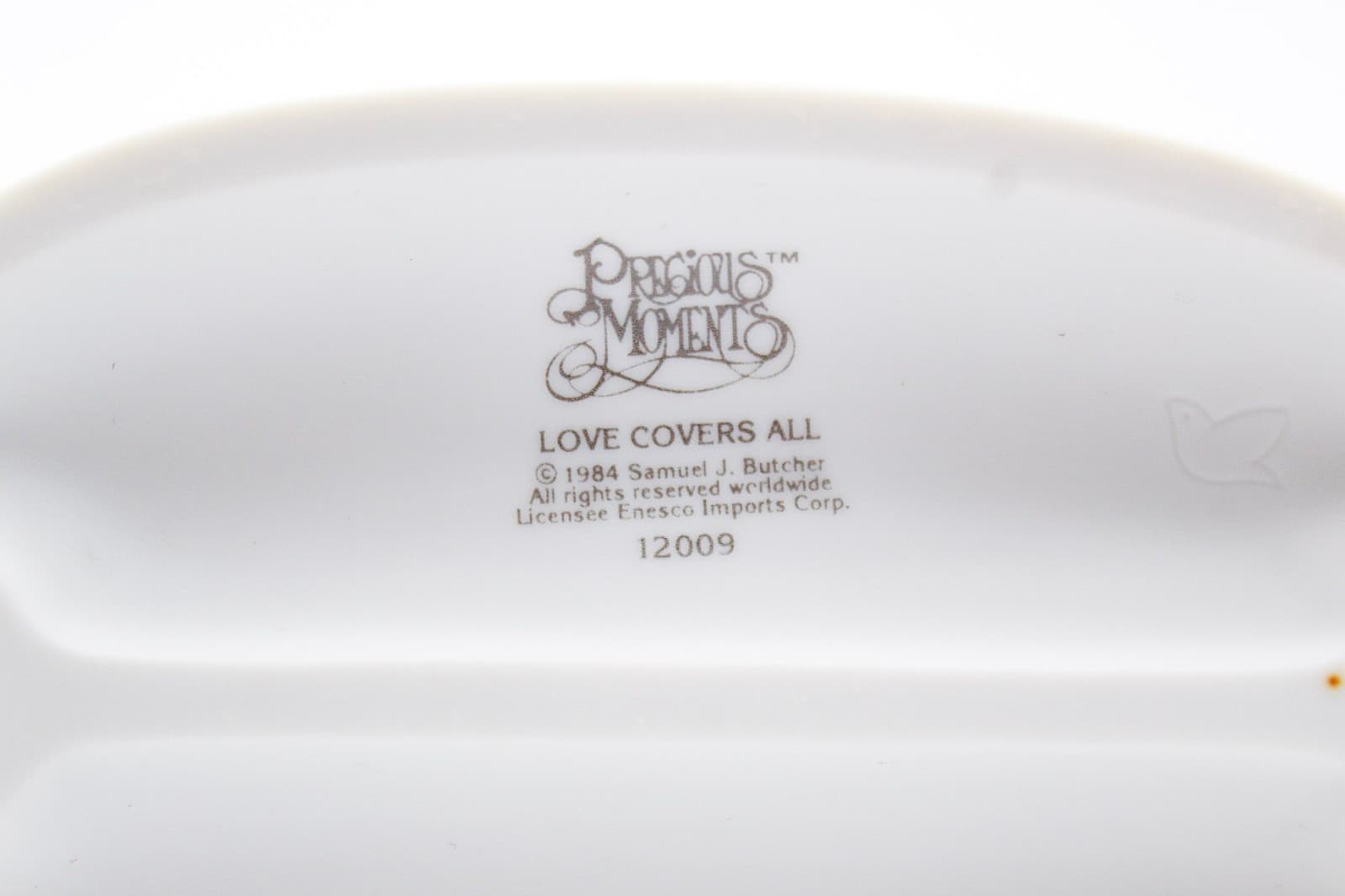 Precious Moments Love Covers All Enesco Porcelain Figurine 1984 - Thumbnail 5