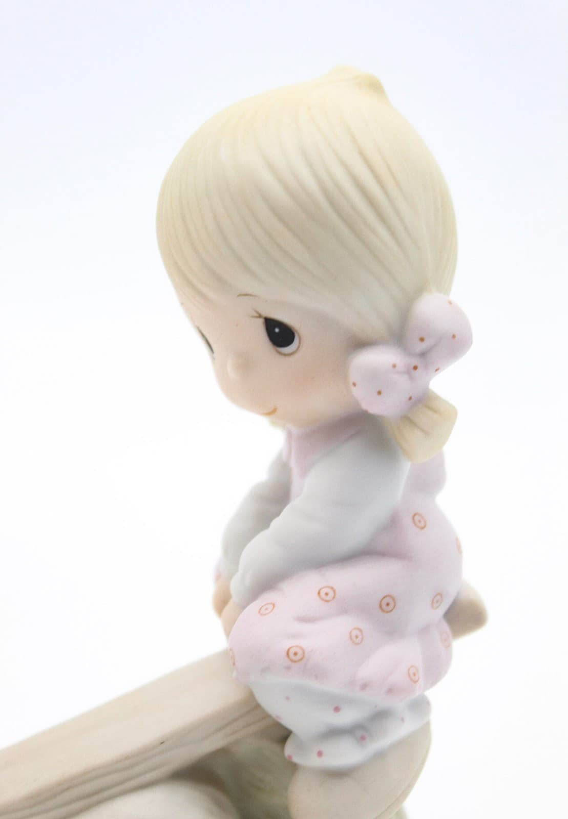 Precious Moments Love Lifted Me Enesco Porcelain Figurine 1977 - Thumbnail 5