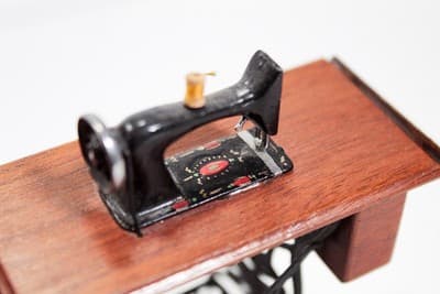 Vintage Miniature Dollhouse Iowa Sewing Machine Wood 1:12 - Thumbnail 4