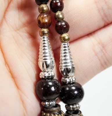 Vintage Beaded White Round Pendant Brass Inlay Plastic Statement Necklace - Thumbnail 5