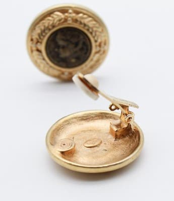 Vintage PREMIER Marked Portrait Cameo Gold Tone Round Clip On Earrings - Thumbnail 5