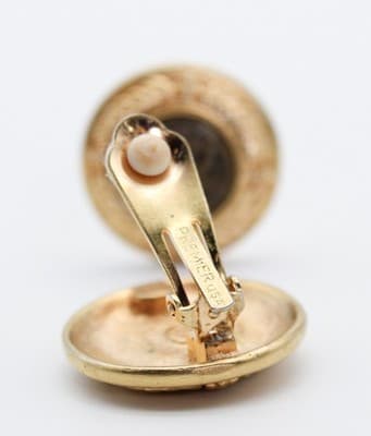 Vintage PREMIER Marked Portrait Cameo Gold Tone Round Clip On Earrings - Thumbnail 4
