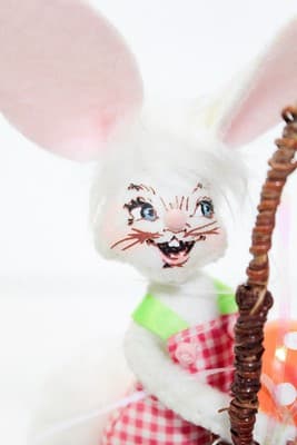 2010 ANNALEE MOBILITEE "Easter Basket Bunny" Artisan Easter Doll 5" - Thumbnail 2