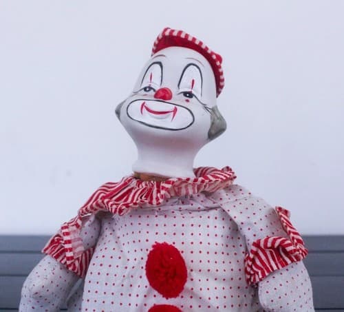 Vintage RARE Mantle Porcelain Musical Clown in Working Condition - Thumbnail 4