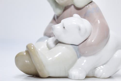 Retired LLADRO Spain Eskimo Boy with Polar Bear Cub Porcelain Figurine #1195 - Thumbnail 3