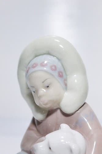 Retired LLADRO Spain Eskimo Boy with Polar Bear Cub Porcelain Figurine #1195 - Thumbnail 2