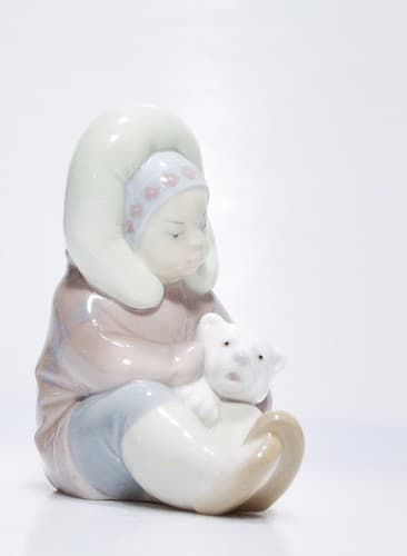 Retired LLADRO Spain Eskimo Boy with Polar Bear Cub Porcelain Figurine #1195 - Thumbnail 4