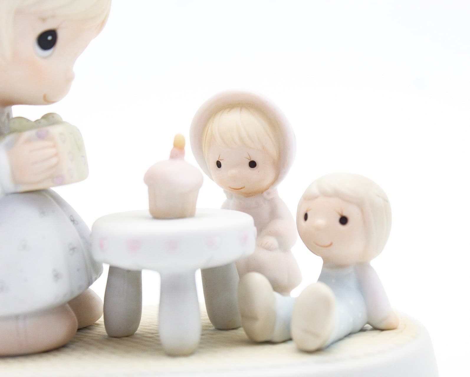 Precious Moments May Your Birthday Be A Blessing Enesco Porcelain Figurine 1983 - Thumbnail 2