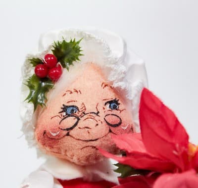 1992 ANNALEE MOBILITEE Mrs. Claus Holding Poinsettia Christmas Doll NWT - Thumbnail 2