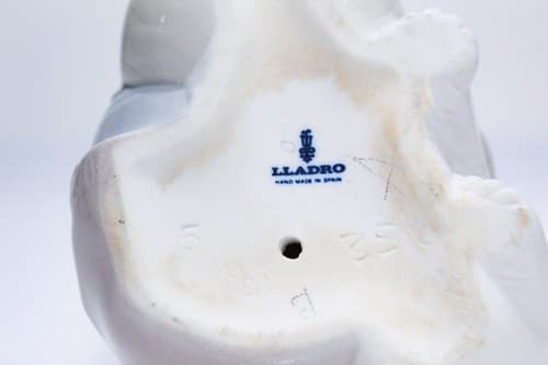 Retired LLADRO Spain Eskimo Boy with Polar Bear Cub Porcelain Figurine #1195 - Thumbnail 8