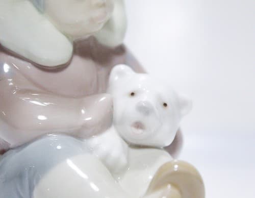 Retired LLADRO Spain Eskimo Boy with Polar Bear Cub Porcelain Figurine #1195 - Thumbnail 5