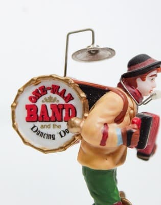 Dept. 56 Christmas In The City "One-Man Band And The Dancing Dog" Set With Box - Thumbnail 4