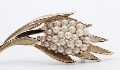 Vintage CROWN TRIFARI Faux Pearl & Rhinestone Floral Bouquet Motif Pin Brooch - Thumbnail 8