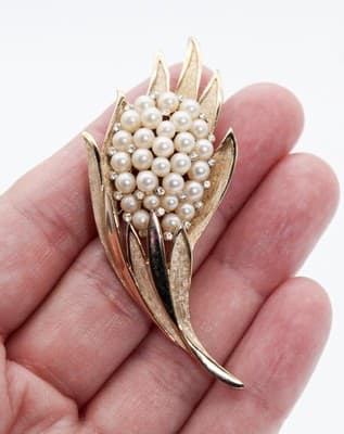 Vintage CROWN TRIFARI Faux Pearl & Rhinestone Floral Bouquet Motif Pin Brooch - Thumbnail 3