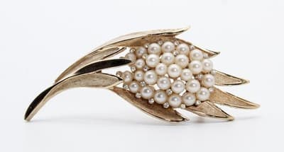 Vintage CROWN TRIFARI Faux Pearl & Rhinestone Floral Bouquet Motif Pin Brooch - Thumbnail 9