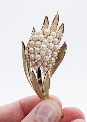 Vintage CROWN TRIFARI Faux Pearl & Rhinestone Floral Bouquet Motif Pin Brooch - Thumbnail 2