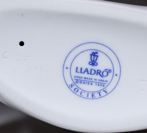 Vintage LLADRO Society Scroll Bird & Floral Motif Porcelain Figure Sign - Thumbnail 8