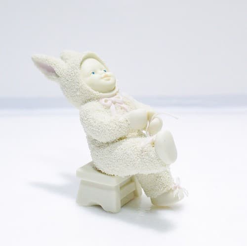 Vintage DEPARTMENT 56 Snowbunnies "I Can Do It Myself" Holiday Porcelain Figure - Thumbnail 8