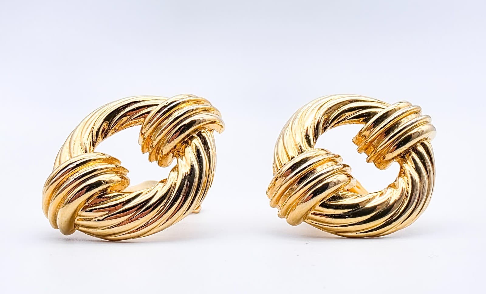 Erwin Pearl Designer Vintage Gold Tone Knot Design Clip-On Earrings - Thumbnail 6