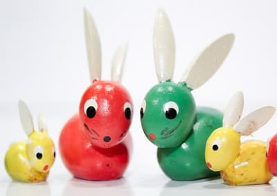 6 Vintage Made In ITALY Hand Painted Bunnies Rabbit Easter Miniature Figurines - Thumbnail 3
