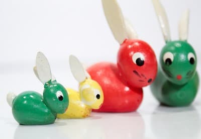6 Vintage Made In ITALY Hand Painted Bunnies Rabbit Easter Miniature Figurines - Thumbnail 4