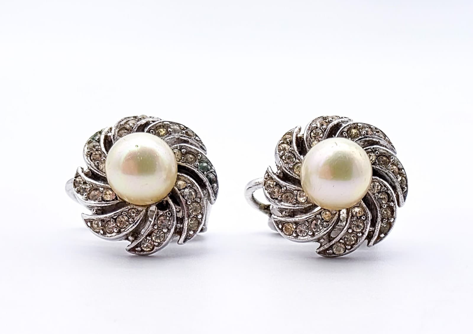 Majorica Silver Tone Rhinestone & Faux Pearl Floral Clip-On Earrings Vintage - Thumbnail 5