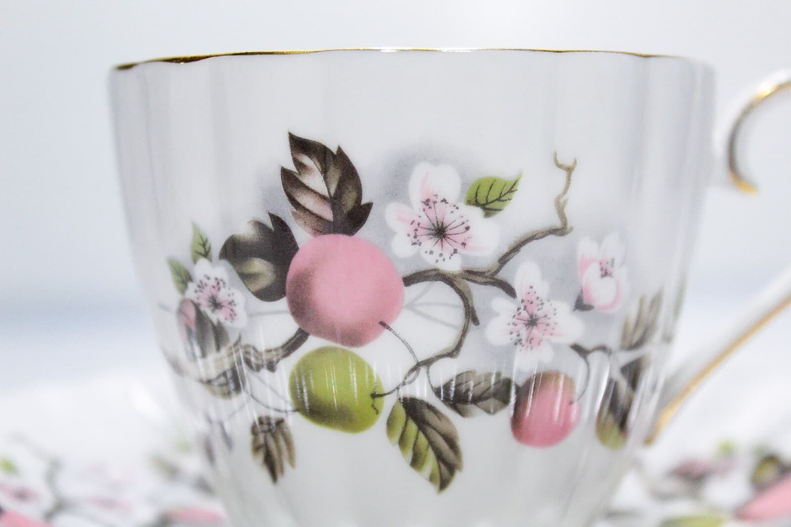 ROYAL TUSCAN Wedgwood D2706 Pattern Fine Bone China Floral Cup & Saucer - Thumbnail 2