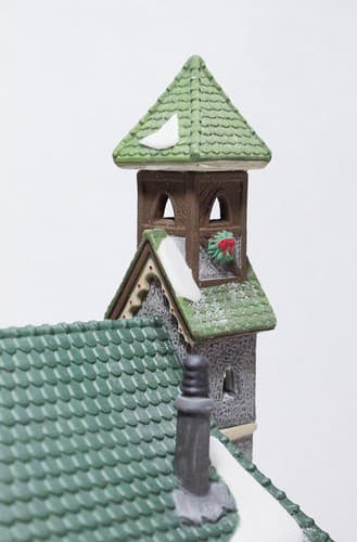 Vintage DEPARTMENT 56 "North Pole Chapel" Porcelain Christmas Village #5626-0 - Thumbnail 6