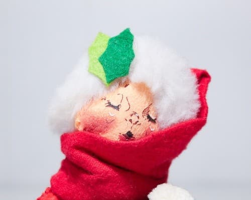 Vintage ANNALEE Mobilitee Dolls Girl Elf Sleeping Christmas Doll Figure - Thumbnail 2