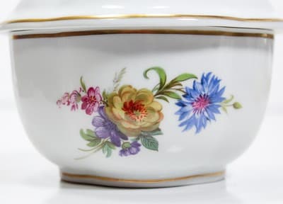 RICHARD GINORI Italy Vintage Hand Painted Porcelain Floral Lidded Bowl - Thumbnail 3