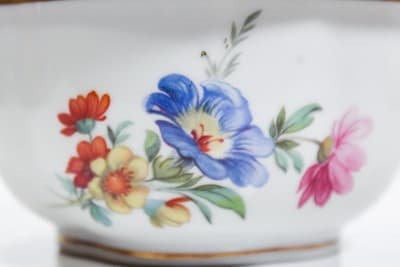 RICHARD GINORI Italy Vintage Hand Painted Porcelain Floral Lidded Bowl - Thumbnail 7