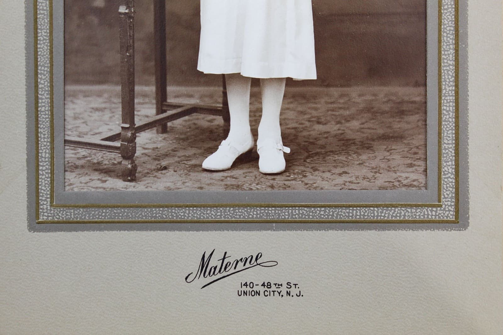 Antique 1900's Photograph Of Young Girl In White Dress Cabinet Card Photo - Thumbnail 6