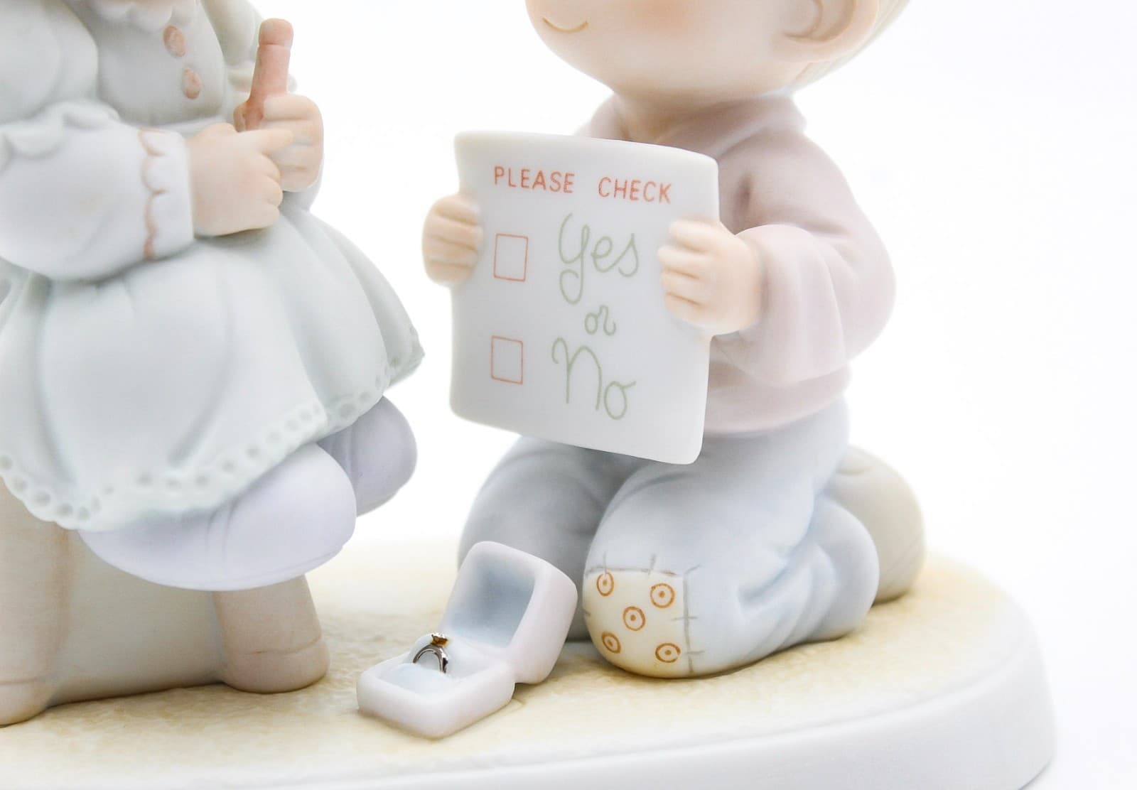 Precious Moments Wishing You A Perfect Choice Enesco Porcelain Figurine 1988 - Thumbnail 4