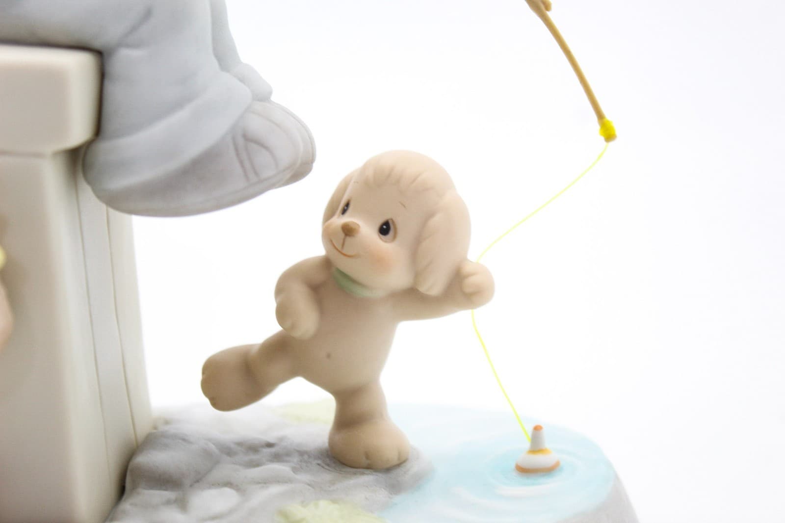 Precious Moments Just A Line To With You A Happy Day Porcelain Figurine 1988 - Thumbnail 5