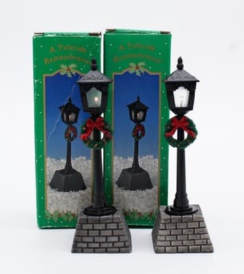 2 Russ Vintage Christmas Village Lamppost With Battery Works In Box Accessories - Thumbnail 2